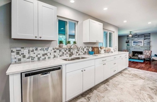 Longmont Casa | Mid-Century Modern 2 Bedroom Rambler in the heart Longmont