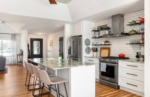 Hidalgo Casa | Mid-Century Modern 3 Bed, 2 Bath with a Pool