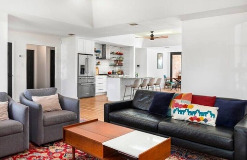 Hidalgo Casa | Mid-Century Modern 3 Bed, 2 Bath with a Pool