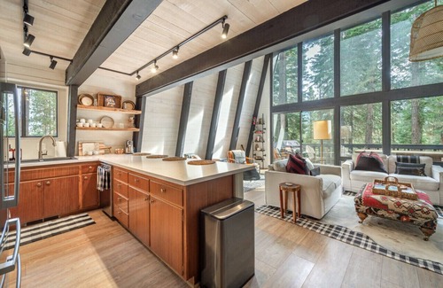 Truckee Cabina | Mid Century Modern A-Frame Cabin at Northstar