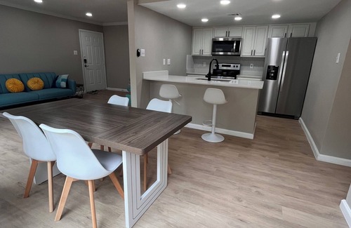 Riverside Condominio | Mid-Century Modern ATX Condo near South Congress