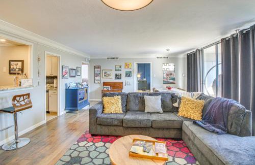 Mid America Apartamento | Mid-Century Modern Condo on Lake Hamilton!