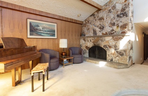 Departure Bay Casa | Mid Century Modern Home with Pool and Hot Tub