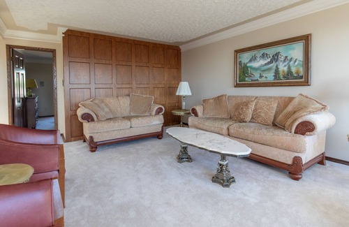 Departure Bay Casa | Mid Century Modern Home with Pool and Hot Tub