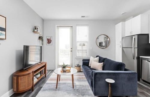 Cole-Noble District Apartamento | Mid-Century Modern Studio CozySuites Downtown