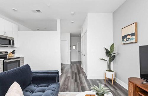 Cole-Noble District Apartamento | Mid-Century Modern Studio CozySuites Downtown