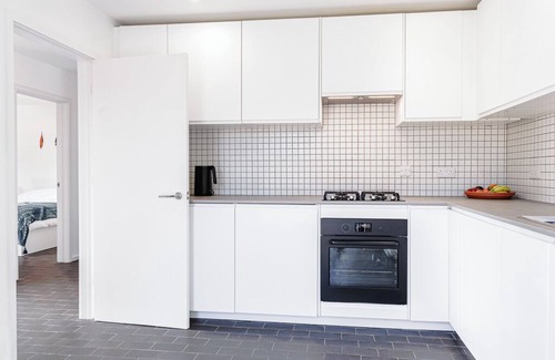Cheltenham Casa | Mid-Century Modern Style 1BD with Garden