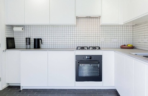 Cheltenham Casa | Mid-Century Modern Style 1BD with Garden