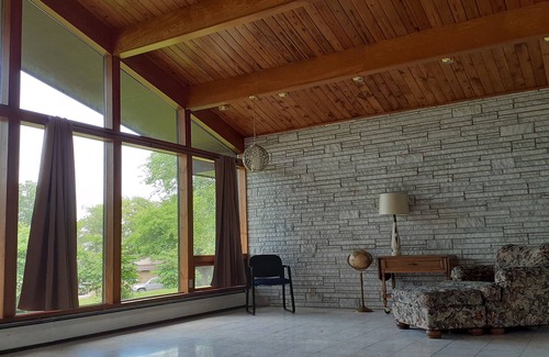 Centerville Casa | Mid Century Modern-close to city park and pool.