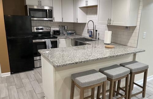 Broad Ripple Apartamento | Mid-Century Modern Broad Ripple Stay with Style, Comfort & Local Color