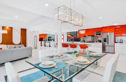 Historic Tennis Club Casa | Mid-century modern estate with a pool, hot tub, gourmet kitchen, and fireplace