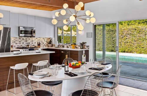 Sunmor Casa | Mid Century Mood House - Fabulous Alexander