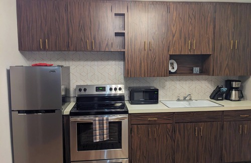 Eustis Casa | Mid Century Style Cottage Near Historic Downtown
