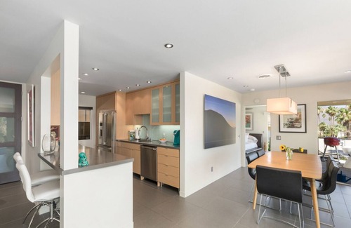 Araby Condominio | Mid-Century View Condo in Historic Rimcrest