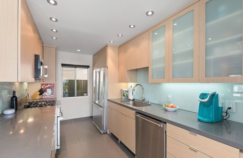 Araby Condominio | Mid-Century View Condo in Historic Rimcrest