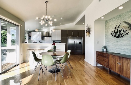 Calabasas Casa | Mid Century View Home in Calabasas
