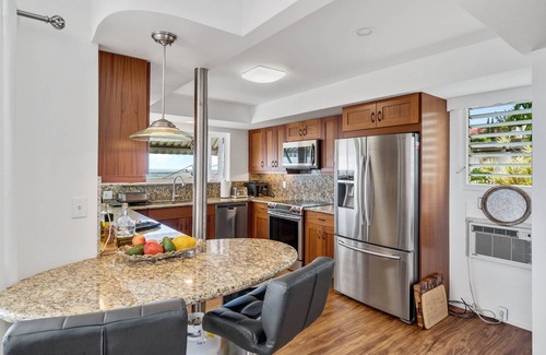Liliha - Kapalama Casa | Mid-Century + Views & Privacy near Downtown Honolulu.