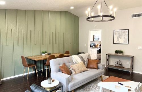 Temple Terrace Casa | Mid Century Villa With Community Pool! Close to Busch Gardens