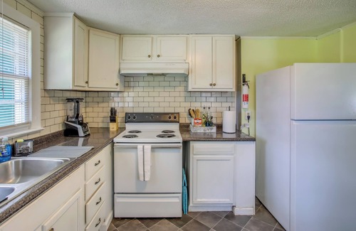 Wilmington Cabaña | Mid-Century Wilmington Cottage: 3 Mi to Riverwalk