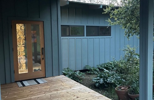 Geyserville Casa | Mid-century Wine Getaway