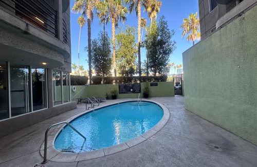 Los Feliz Apartamento | Mid-City Charm 2BR Near LAs Hotspots!