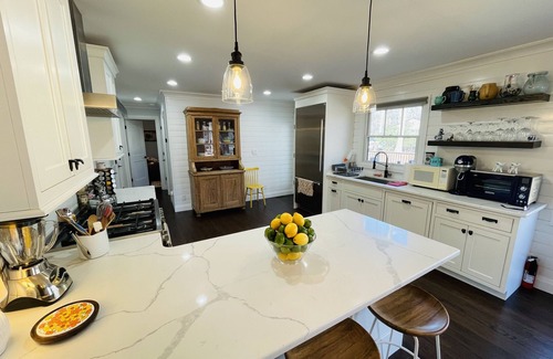 Shelter Island Casa | MID-ISLAND RETREAT. Renovated, 5 bedrooms, sleeps 8.