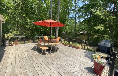 Shelter Island Casa | MID-ISLAND RETREAT. Renovated, 5 bedrooms, sleeps 8.