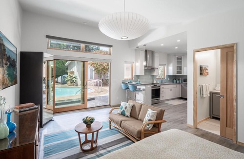 Bixby Knolls Apartamento | Mid-Mod Retro Private Studio & Pool