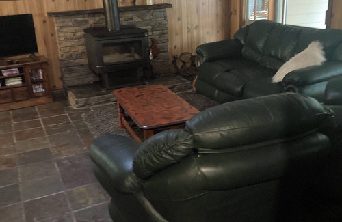Middle Brother Otro | Mid North Coast , coastal Farm house bush retreat , 10mins from services ,