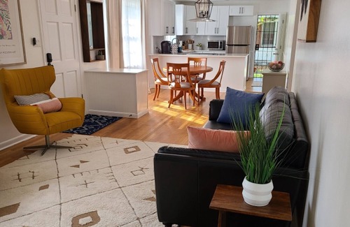 Live Oak Casa | Mid-term, open-floor home full of natural light. 10 min from the River District.