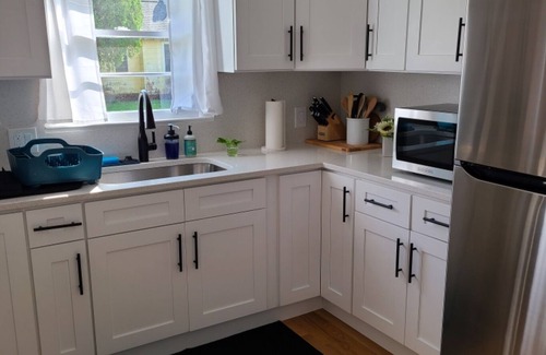 Live Oak Casa | Mid-term, open-floor home full of natural light. 10 min from the River District.