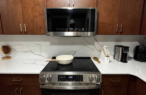 Midtown Apartamento | Mid-town Luxury Apt High Rise Gym Pool Parking