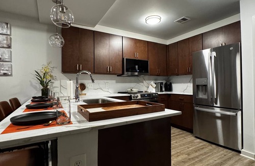 Midtown Apartamento | Mid-town Luxury Apt High Rise Gym Pool Parking
