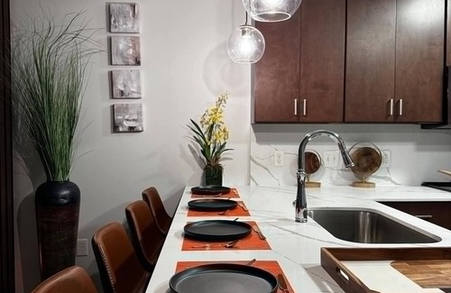 Midtown Apartamento | Mid-town Luxury Apt High Rise Gym Pool Parking