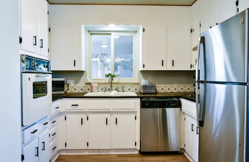 Littleton Casa | Midcentury Mod Big Yard Games 2 Living Areas