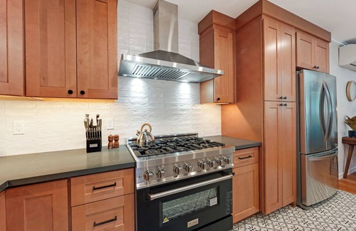 Memorial Hospital Neighborhood Casa | MidCentury Modern Wine Country Private Pool & Spa