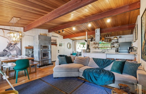 Sammamish Cabina | Midcentury Waterfront Retreat w/hottub dock beach