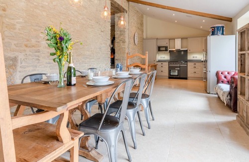 Dyrham Cabaña | Middle Barn - sleeps 6 guests in 3 bedrooms
