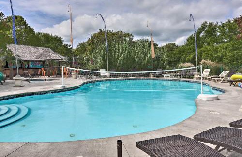 Put-in-Bay Apartamento | Middle Bass Condo with Balcony, Lake Erie Views