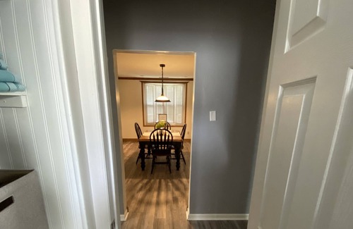 Glen Dale Casa | Middle Gem-Newly Renovated house with everything you will need. Prime location!