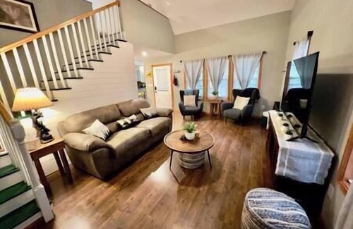 Dandridge Casa | Middle of Everywhere