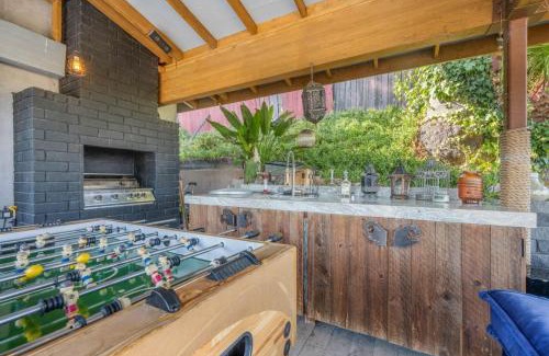 West Hills Casa | Middlebury Heights with Pool