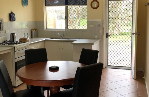 Mira Mar Apartamento | Middleton Mews Unit 5 .....Affordable Quiet Central Location to CBD
