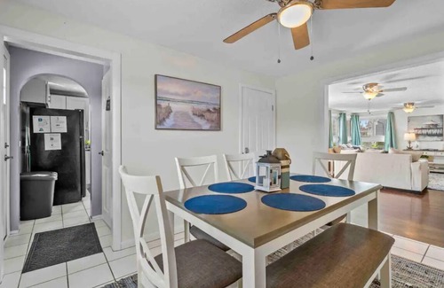 Newport East Casa | Middletown Beach Bungalow Near Newport