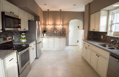 Middletown Casa | Middletown Centenarian 4 Bed 2 Bath Sleeps 12