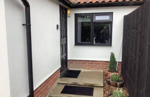 Harleston Cabaña | Middletree ideal modern cottage pet friendly