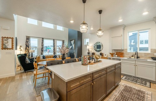 Park City Casa | Midnight Manor-Modern-Spacious