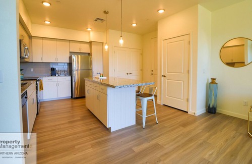 Yavapai Hills Apartamento | Midnight Merlot at Winfield *Pool & Hot Tub* Fitness Center *Lynx Lake