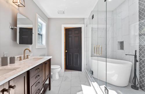 Covington Casa | Midnight Sanctuary at Mystic Falls - 3 Bedrooms and 2 Bathrooms 1 Mile from Clocktower, Mystic Grill and the Square