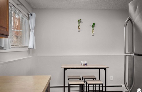 Turnagain Casa | *Midnight Sun Suite*5 mins to Airport *Fast Wifi*